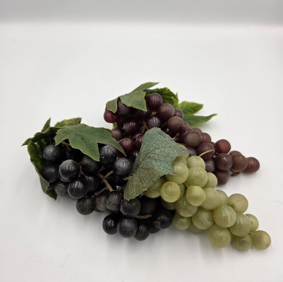 Vintage Faux Grapes Realistic Decorative Fruit  Decor Green Red Purple Lot Of 3 - Picture 2 of 6